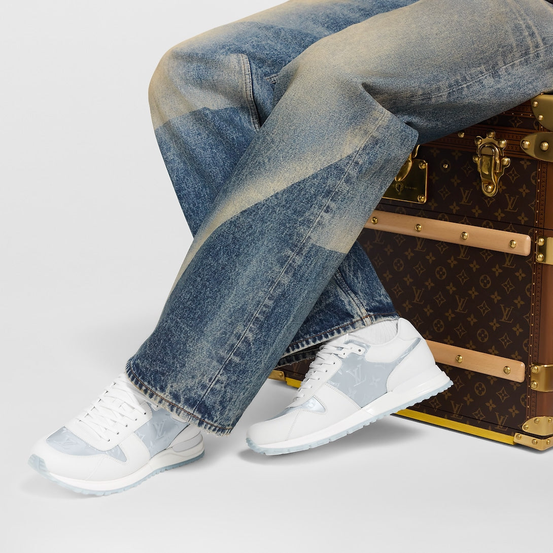 Sneaker Run Away - #7
